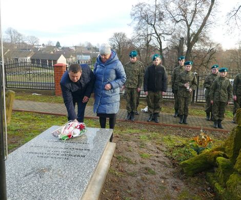 W HOŁDZIE BOHATEROM