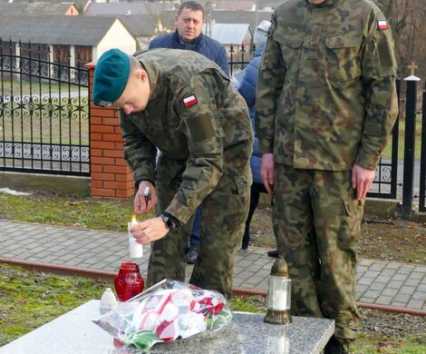 W HOŁDZIE BOHATEROM