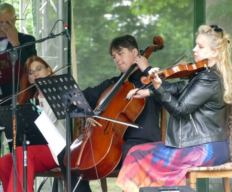 MUZYCZNIE W SKOMOROCHACH