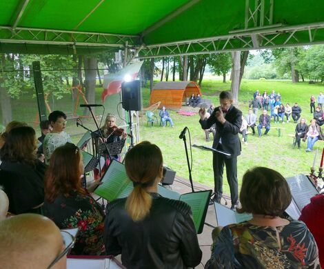 MUZYCZNIE W SKOMOROCHACH