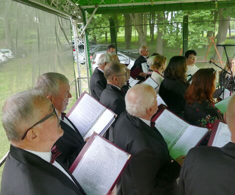 MUZYCZNIE W SKOMOROCHACH