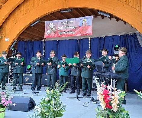 ZAKRĘCONA KAPELA NA PODIUM