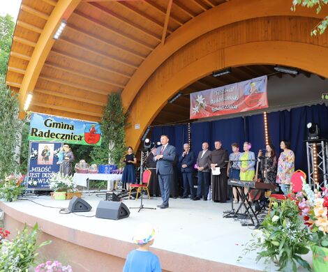 ZAKRĘCONA KAPELA NA PODIUM