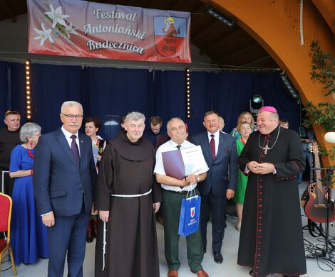 ZAKRĘCONA KAPELA NA PODIUM