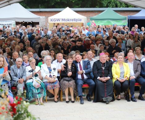 ZAKRĘCONA KAPELA NA PODIUM