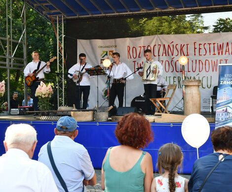 ROZTOCZAŃSKI FESTIWAL TWÓRCZOŚCI LUDOWEJ