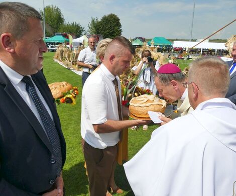 DOŻYNKI POWIATOWO-GMINNE W STARYM ZAMOŚCIU