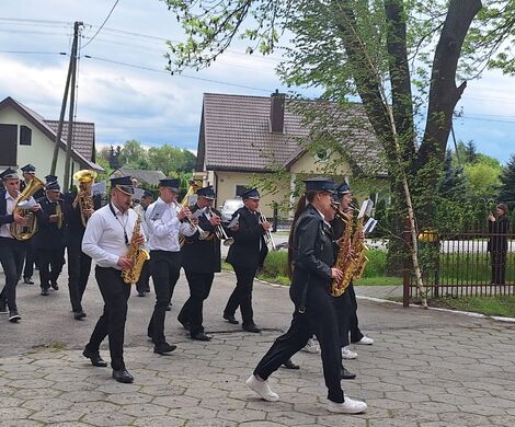 ORKIESTRA DĘTA Z GRABOWCA NA UROCZYSTOŚCIACH W MIĄCZYNIE