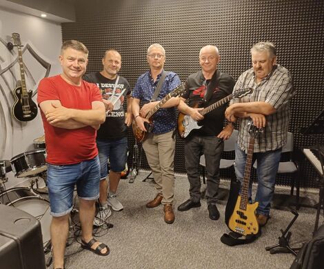 KAPELA NA 102 W STUDIO NAGRAŃ