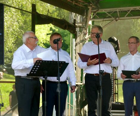 ZESPÓŁ WOKALNY "WADERA"