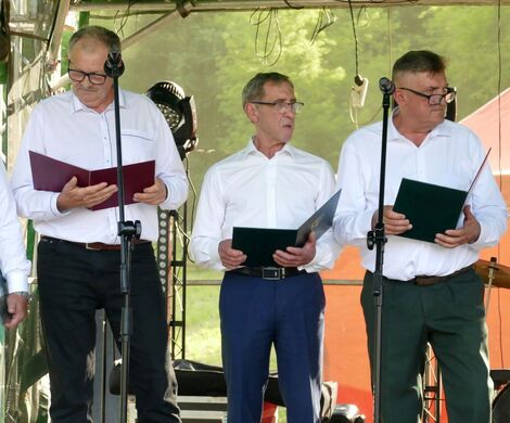 ZESPÓŁ WOKALNY "WADERA"