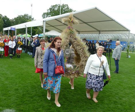DOŻYNKI POWIATOWO-GMINNE W  ŁABUNIACH