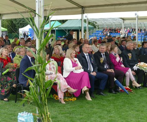 DOŻYNKI POWIATOWO-GMINNE W  ŁABUNIACH