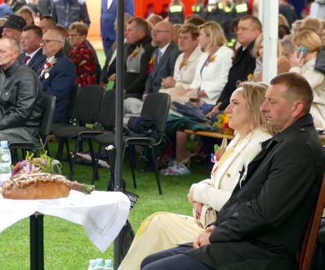 DOŻYNKI POWIATOWO-GMINNE W  ŁABUNIACH