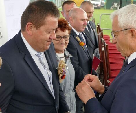 DOŻYNKI POWIATOWO-GMINNE W  ŁABUNIACH