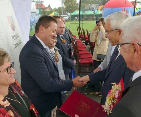 DOŻYNKI POWIATOWO-GMINNE W  ŁABUNIACH