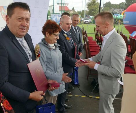 DOŻYNKI POWIATOWO-GMINNE W  ŁABUNIACH