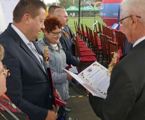 DOŻYNKI POWIATOWO-GMINNE W  ŁABUNIACH