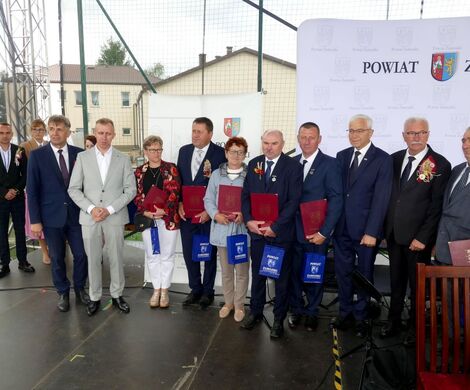 DOŻYNKI POWIATOWO-GMINNE W  ŁABUNIACH