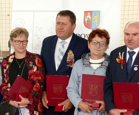 DOŻYNKI POWIATOWO-GMINNE W  ŁABUNIACH