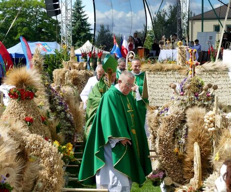 DOŻYNKI POWIATOWO-GMINNE W  ŁABUNIACH