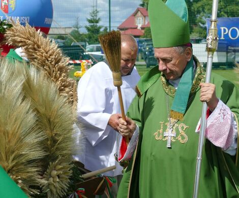 DOŻYNKI POWIATOWO-GMINNE W  ŁABUNIACH