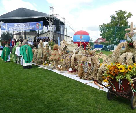 DOŻYNKI POWIATOWO-GMINNE W  ŁABUNIACH