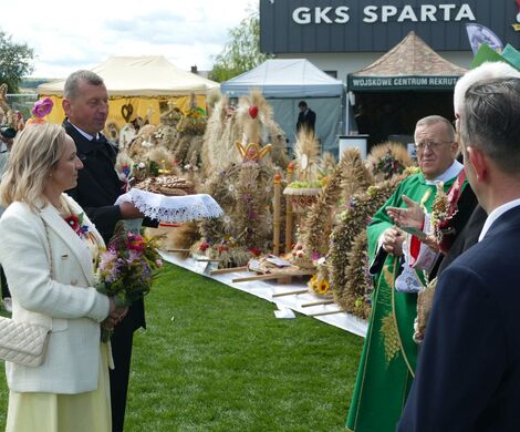 DOŻYNKI POWIATOWO-GMINNE W  ŁABUNIACH