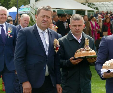DOŻYNKI POWIATOWO-GMINNE W  ŁABUNIACH