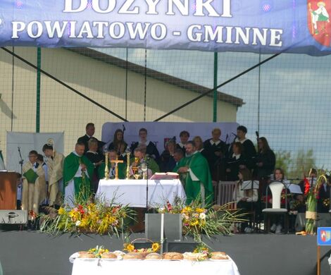 DOŻYNKI POWIATOWO-GMINNE W  ŁABUNIACH