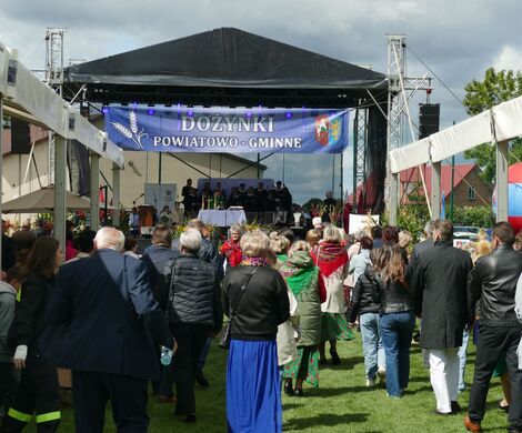 DOŻYNKI POWIATOWO-GMINNE W  ŁABUNIACH