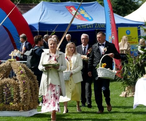 DOŻYNKI POWIATOWO-GMINNE W  ŁABUNIACH