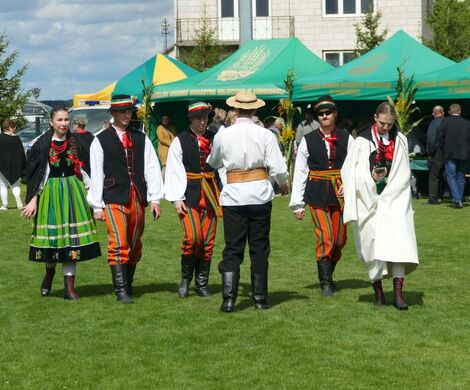 DOŻYNKI POWIATOWO-GMINNE W  ŁABUNIACH