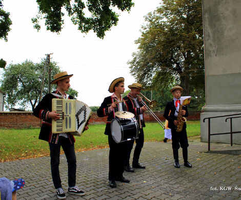 KAPELA GOK NA DOŻYNKACH PARAFIALNYCH W ŚWIDNIKACH