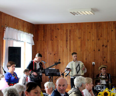 KAPELA GOK NA DOŻYNKACH PARAFIALNYCH W ŚWIDNIKACH