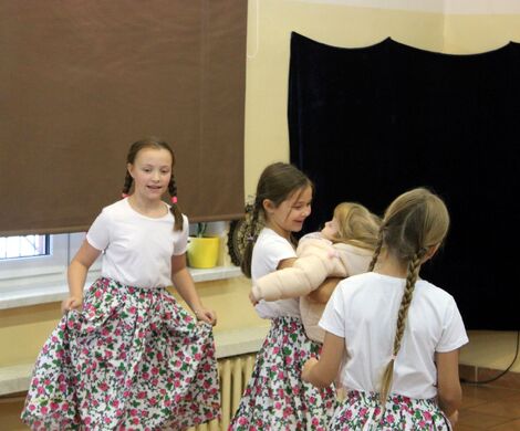 LIPKA - ZESPÓŁ PIEŚNI I TAŃCA 