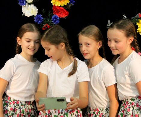 LIPKA - ZESPÓŁ PIEŚNI I TAŃCA 