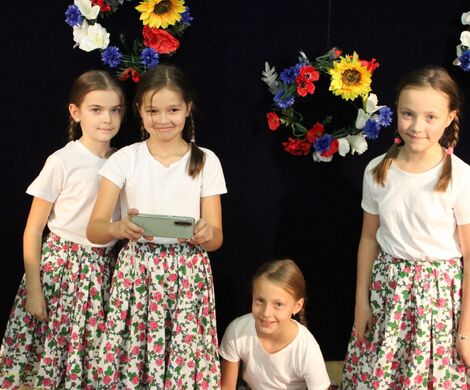 LIPKA - ZESPÓŁ PIEŚNI I TAŃCA 