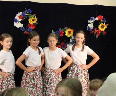 LIPKA - ZESPÓŁ PIEŚNI I TAŃCA 