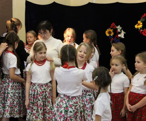 LIPKA - ZESPÓŁ PIEŚNI I TAŃCA 