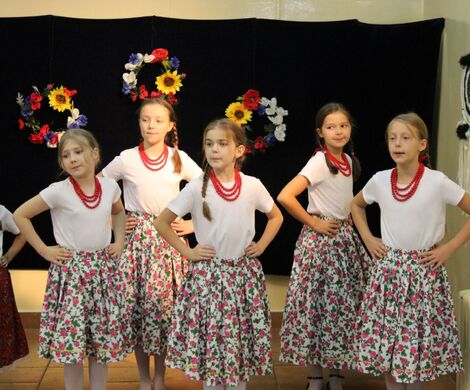 LIPKA - ZESPÓŁ PIEŚNI I TAŃCA 