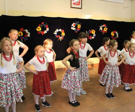 LIPKA - ZESPÓŁ PIEŚNI I TAŃCA 