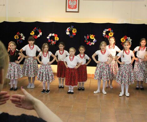 LIPKA - ZESPÓŁ PIEŚNI I TAŃCA 