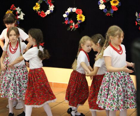 LIPKA - ZESPÓŁ PIEŚNI I TAŃCA 