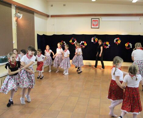 LIPKA - ZESPÓŁ PIEŚNI I TAŃCA 