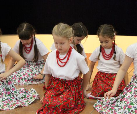 LIPKA - ZESPÓŁ PIEŚNI I TAŃCA 