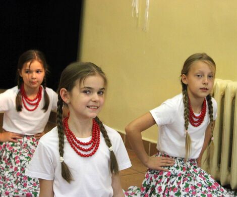 LIPKA - ZESPÓŁ PIEŚNI I TAŃCA 