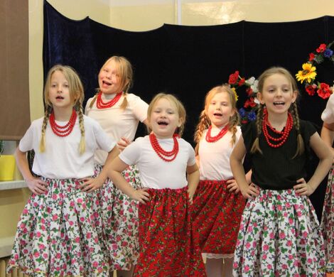 LIPKA - ZESPÓŁ PIEŚNI I TAŃCA 