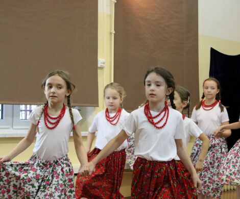 LIPKA - ZESPÓŁ PIEŚNI I TAŃCA 