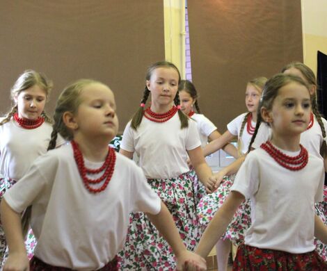 LIPKA - ZESPÓŁ PIEŚNI I TAŃCA 